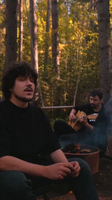 По мостовой