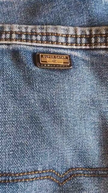 Карман и джинсы.