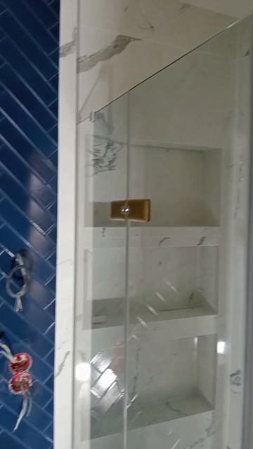 ДУШЕВОЙ УГОЛОК TREND SQUARE GK-864, ФУРНИТУРА ЗОЛОТО МЕТАЛЛИК, СТЕКЛО БЕСЦВЕТНОЕ .