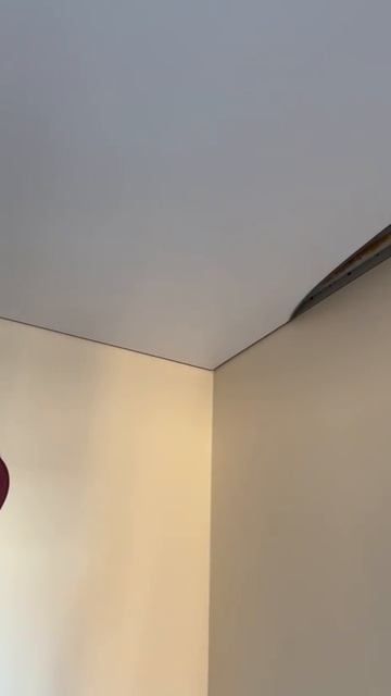 Вот так происходит самый ответственный процесс - натяжка натяжного полотна 🔥