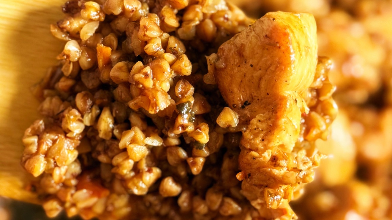 Гречневая крупа с курицей