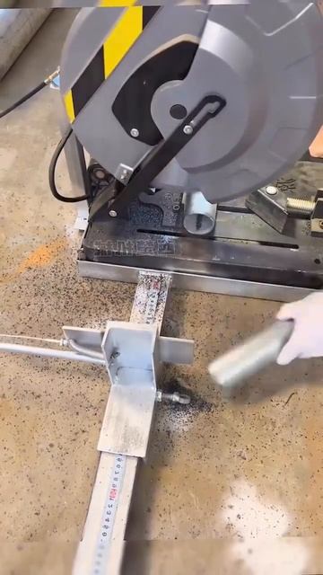 Торцовочная дисковая пила