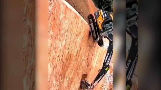 Это означает, что у специалиста большой объем знаний и опыта.