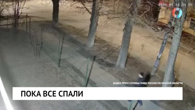 Проник в квартиру