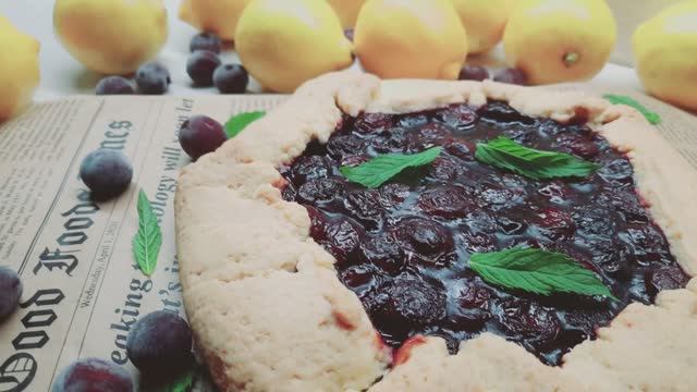 Это очень вкусно! Галета с вишнями!🍒🍒🍒