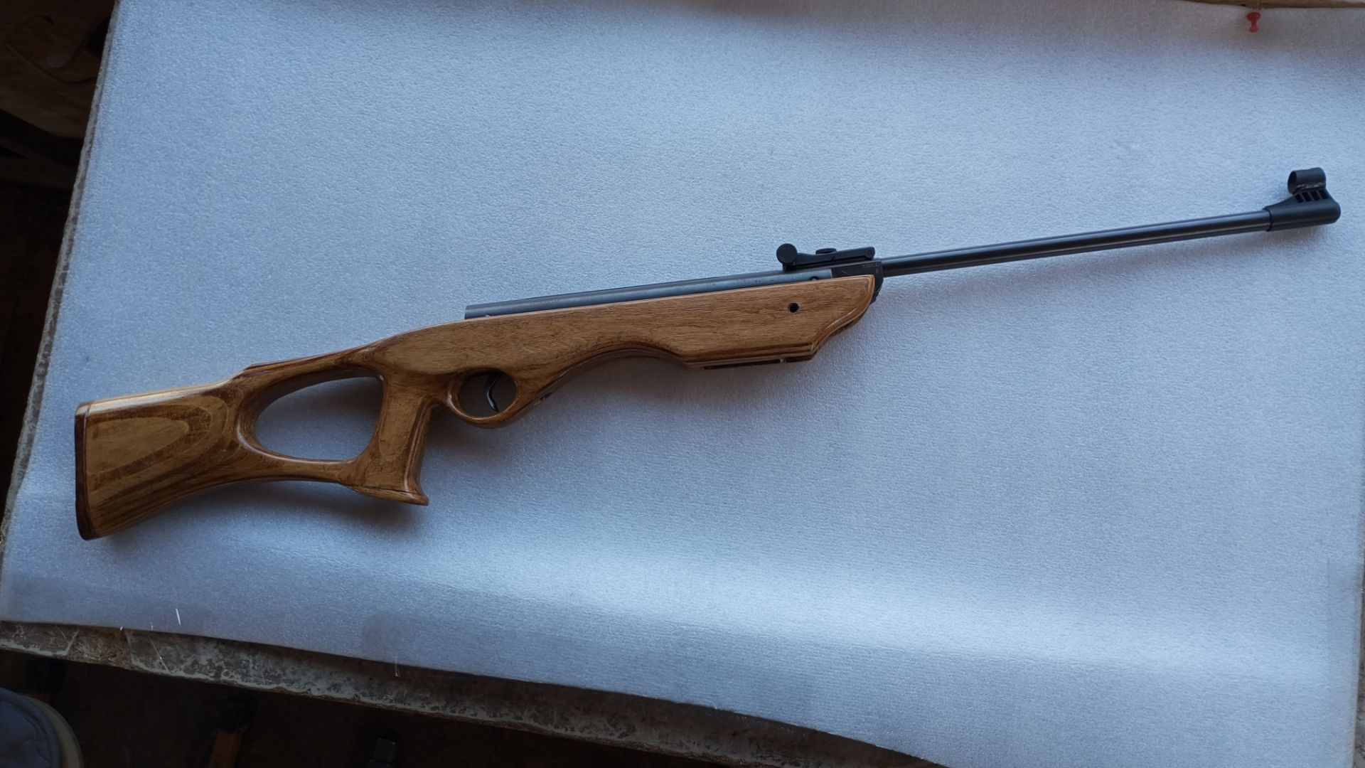 Продается пневматическая винтовка на 20 метров