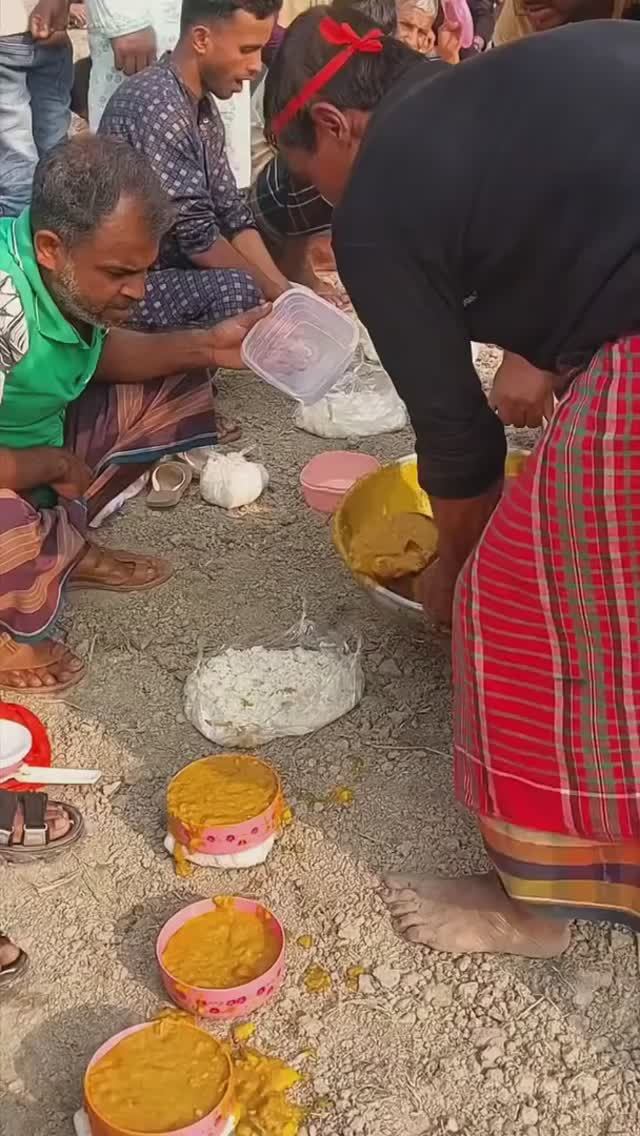 Индийская еда. Подают прямо с земли