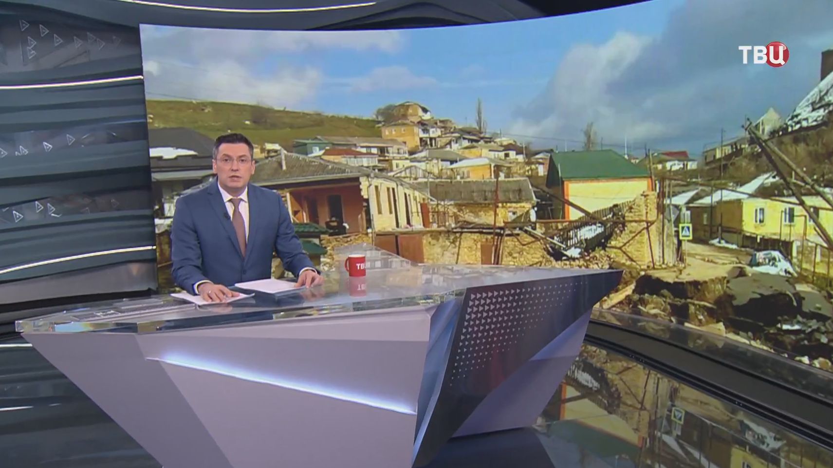 В дагестанском селе на месте широкой улицы образовался зияющий провал