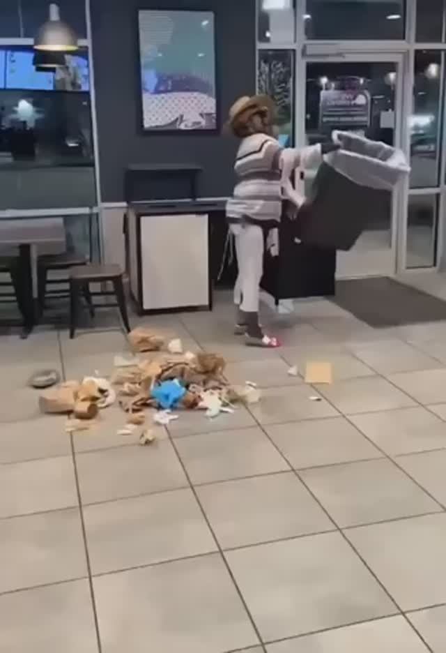 🔴USA*. Почему они делают ЭТО на публике? Может, потому что, если ты их остановишь, ты расист?!🔴