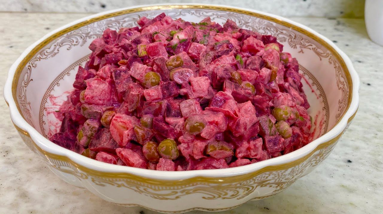 Салат из свеклы с огурцом. Очень простой и вкусный!