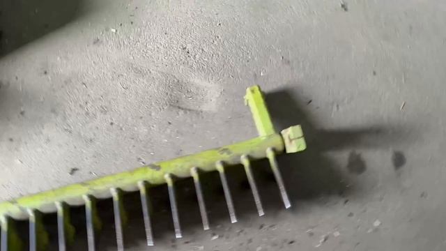 Ремонт пресса снятие звездочки привода подборщика снятие подающей граблины снятие привода граблины