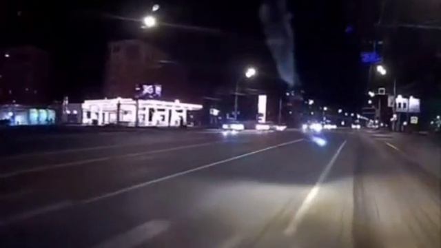 В Иваново молодой человек на питбайке решил проскочить на красный свет. Итог очевиден: не нарушайте