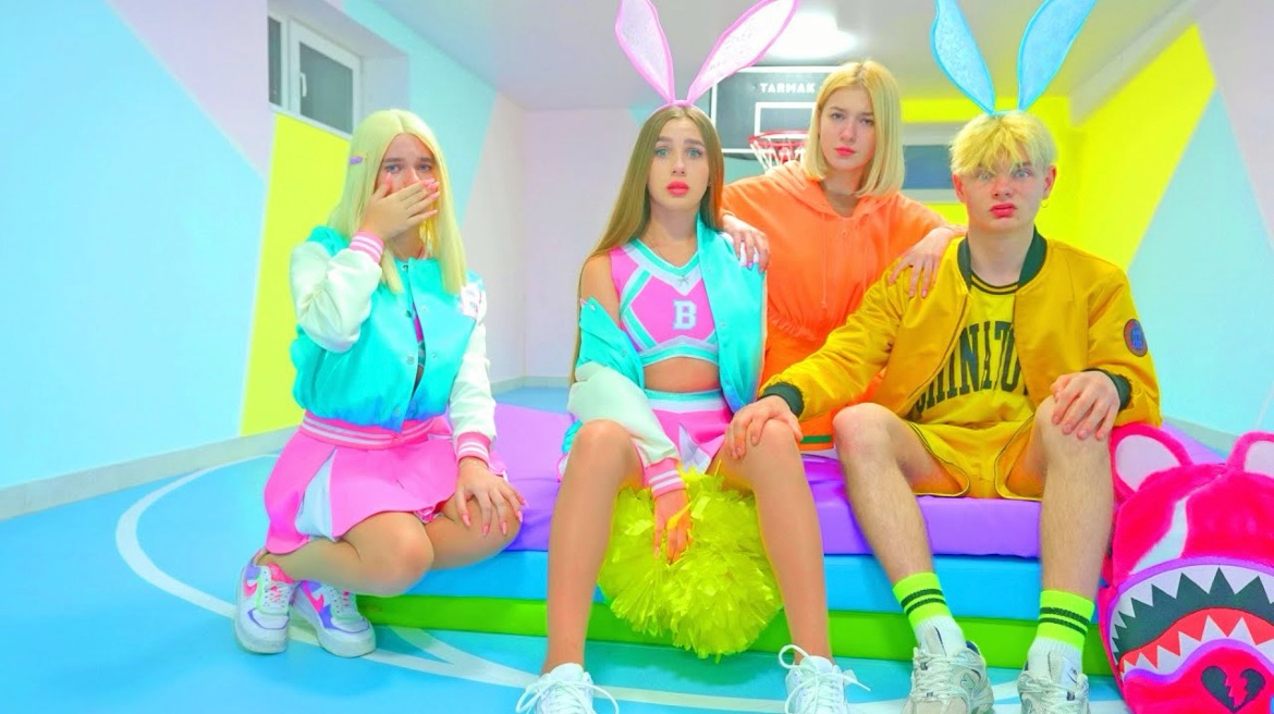 ДИАНА ЗАИГРАЛАСЬ В ОБРАЗ LADY BUNNY!!! У ЧЕРЛИДЕРШ ПОЯВИЛАСЬ СТРОГАЯ ТРЕНЕР - ДЕВОЧКАМ СТРАШНО!!!