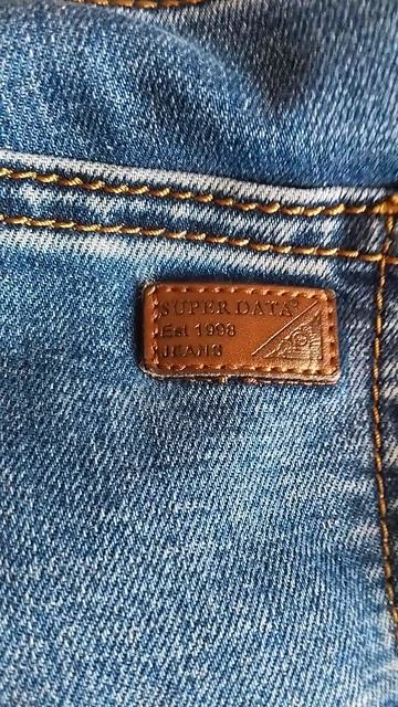 Джинсы и карман.