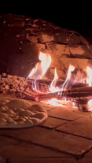 Пойдем, я покажу тебе, что сегодня в моей дровяной печи