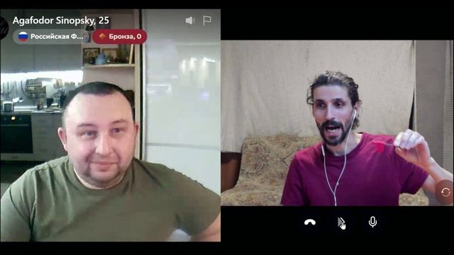 Розовая футболка или розовые очки.