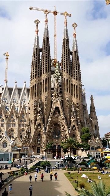 Величественная Саграда Фамилия: Архитектурное чудо #СаградаФамилия #архитектура #Барселона