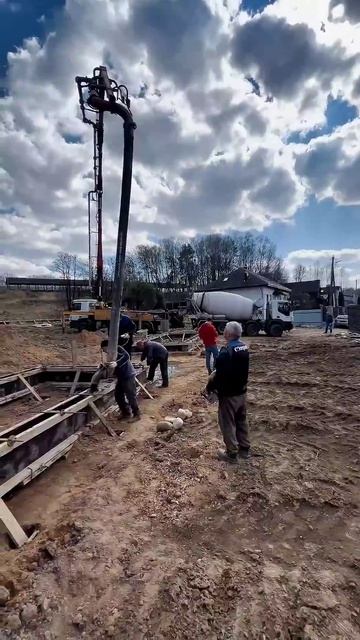 Новости строительных работ на участке! Заливка фундамента, насос и большие машины