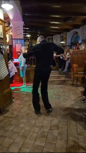 Беларусь Минск Belarus Minsk дед жжёт,мега дед,дед танцует, взорвал танцпол, прикол,тынцы,мужик