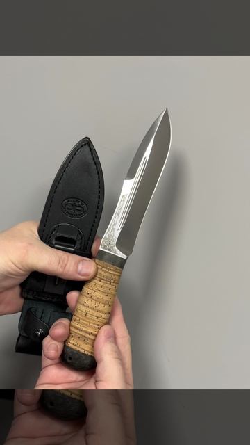 Скорпион береста 95Х18 - нож в руке