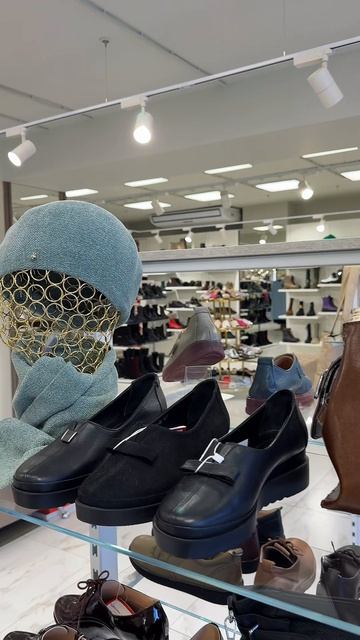 🌼 Мягкие береты, фактурные кепки, платки и стильная обувь — всё, чтобы собрать идеальный весенний...