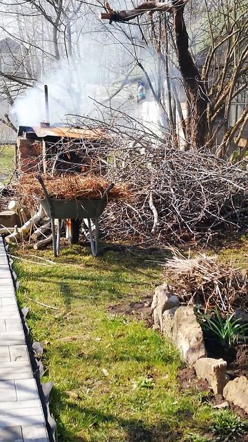 Тёплый апрель