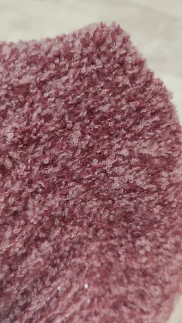 Соединила две нити тонкого букле, получился красивый меланж #пряжа #вязаниеспицами #knitting