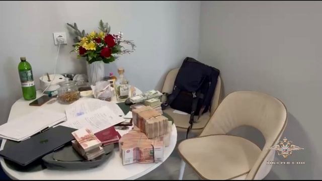 Столичная полиция пресекла деятельность группы банкиров-нелегалов,обналичивших около 2,5 млрд рублей