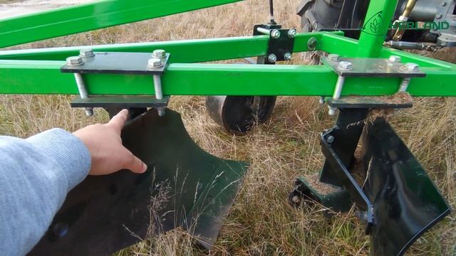 Плуг Kerland ПТ-225 в работе с минитрактором Kентавр Т-244