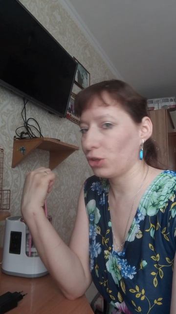 Не всегда все кисти отмывает, это я про маленькие, тонкий ворс который