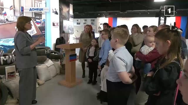 ⚡️Разговор поколений на выставке «Русская весна в Донбассе»: экскурсия, где оживает прошлое