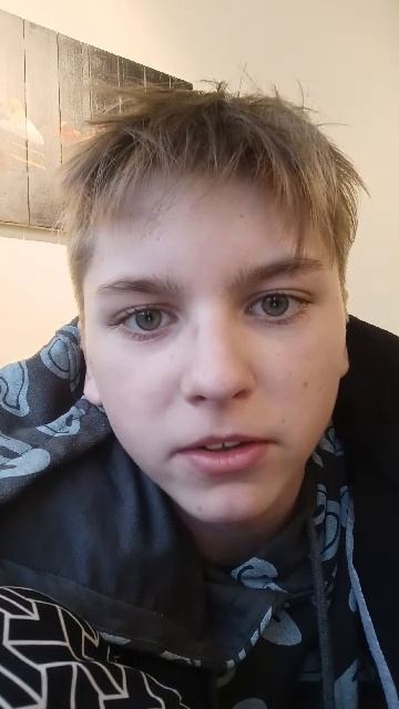 сижу и жду друга.