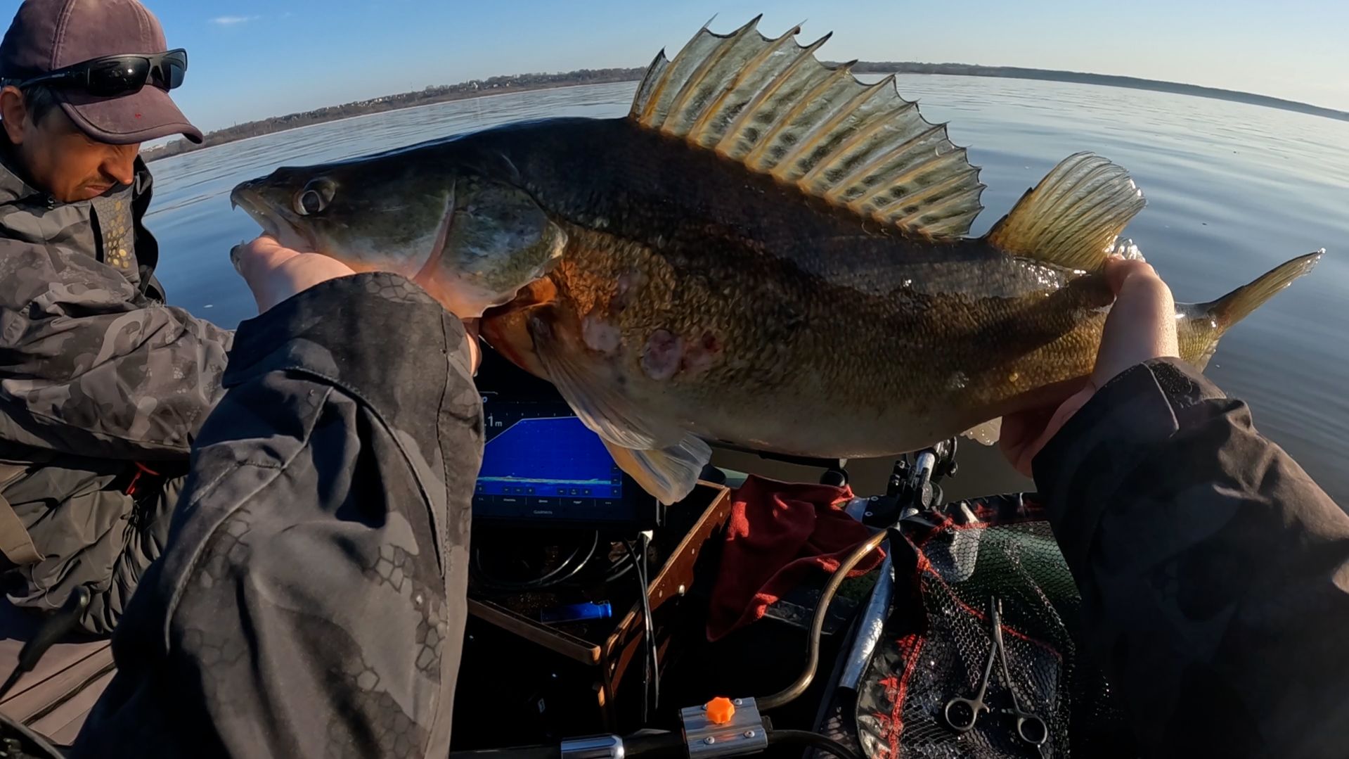 Удачная рыбалка на судака и щуку ЭТО МЕСТО КИШИТ РЫБОЙ.