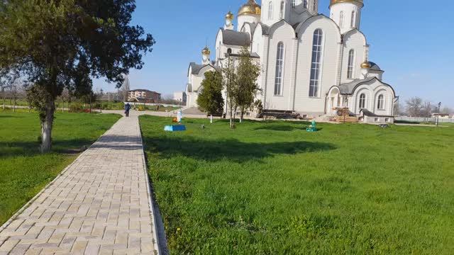 Размышления у стен собора, встреча у могил.  17.04.2026