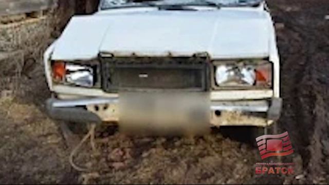 В Братском районе задержали угонщиков, разбивших чужое авто топором