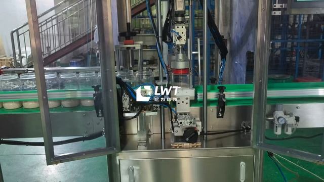 Автоматическая машина для закручивания крышек