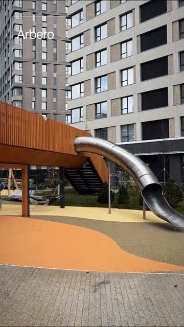 Мост из лиственницы и оцинкованной стали в ЖК Alia