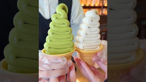 Изысканное мягкое мороженое со вкусом матча