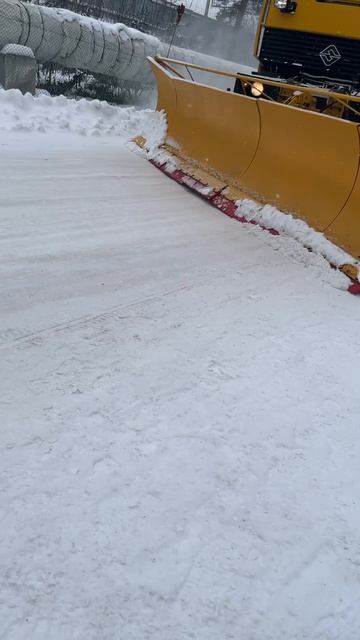 АПЩМ - Р. Аэродромная плужно - щеточная машина с раздачей твердого реагента