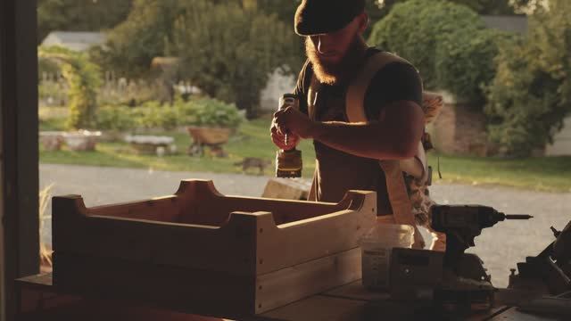 #5 Как сделать приподнятые грядки в английском стиле и превратить старую сосну в красивую клумбу