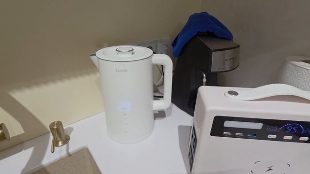 AllPowers T600 портативная электростанция заряжает Ninebot F3 Pro