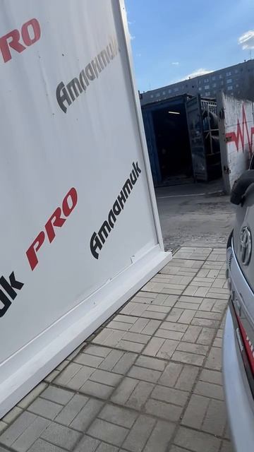 Toyota Isis Минивэн 1.8 CVT 2010г