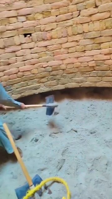 Говорят, что он всё ещё этим занимается. И не видно, чтобы работа подходила к концу!