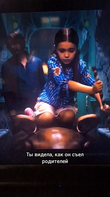 ЖИВЁТ ПОД КРОВАТЬЮ🙄 #сериал #криминал #кино #фильм