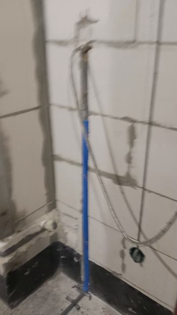 На видео завершенные инженерные работы в ванной