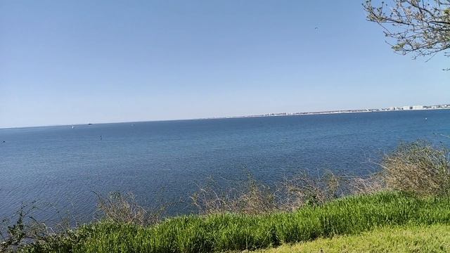 Анапа сегодня радует теплом! Люди загорают! 17 апреля 2026.