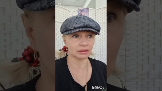 Пришла на работу с Итой. Моя бабулечка, 12 лет отроду. Веду в больничку.