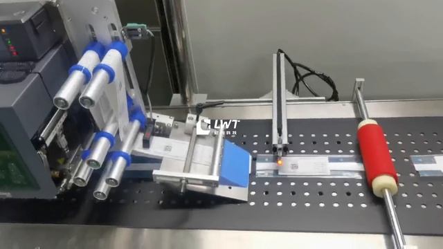 Машина для нанесения этикеток с подачей по страницам