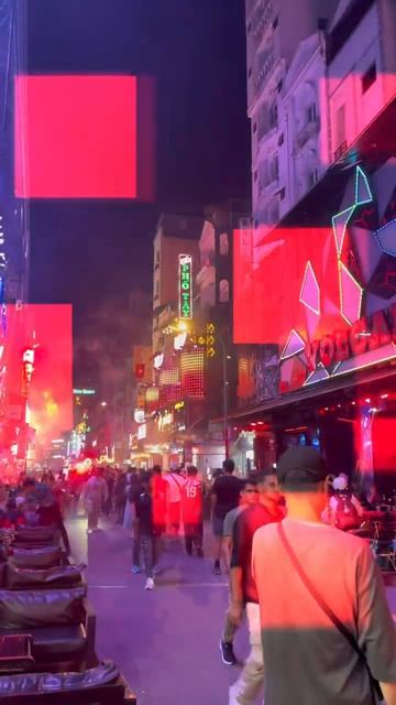 Знаменитая Bui Vien Walking Street в Хошимине каждый вечер преображается в ночной клуб
