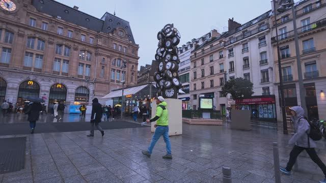 Пешеходная экскурсия «Париж под дождем» в формате 4K HDR — прогулка под дождем в стиле ASMR